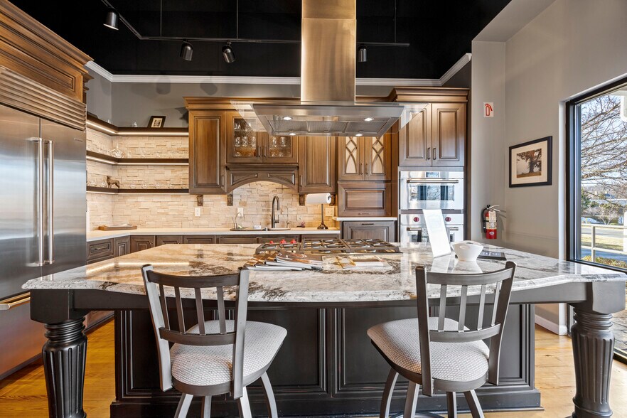 More Photos Of 1930 Deyerle Ave, Harrisonburg Freestanding For Sale