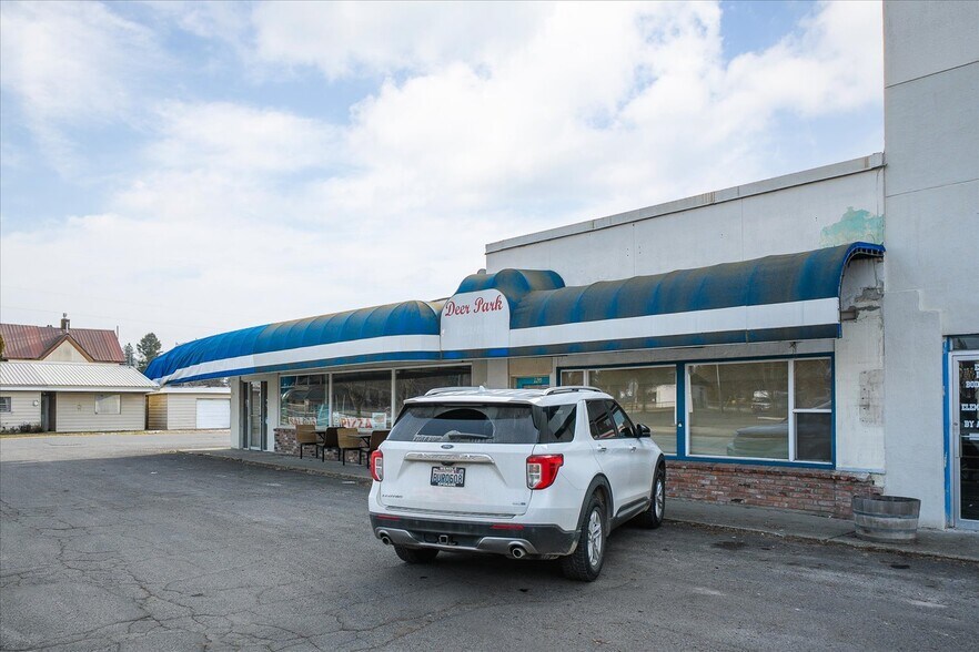 More Photos Of 120-124 E Crawford St, Deer Park Freestanding For Sale