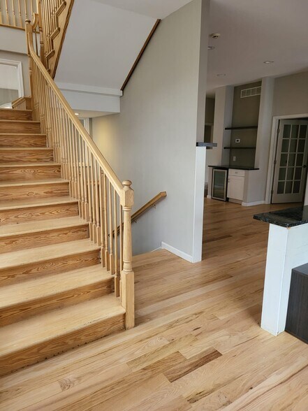 More Photos Of 1910 Oak Tree Rd, Edison Office For Lease