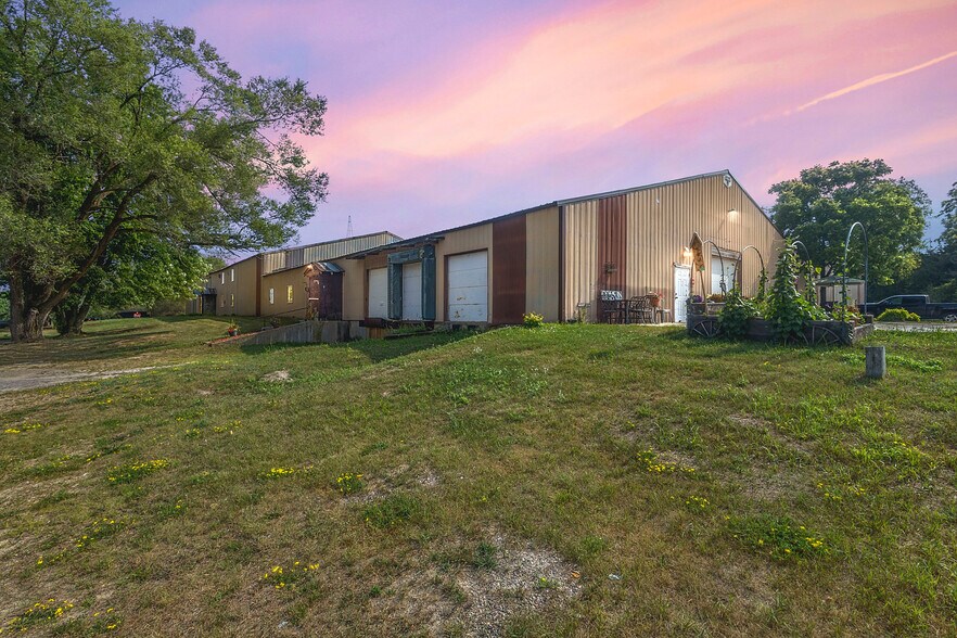 More Photos Of 3298 5th Ln, Oxford Warehouse For Sale