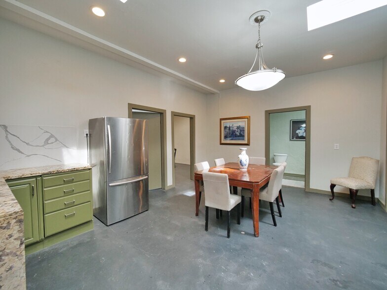More Photos Of 9614-9616 MacArthur Blvd, Oakland Specialty For Sale
