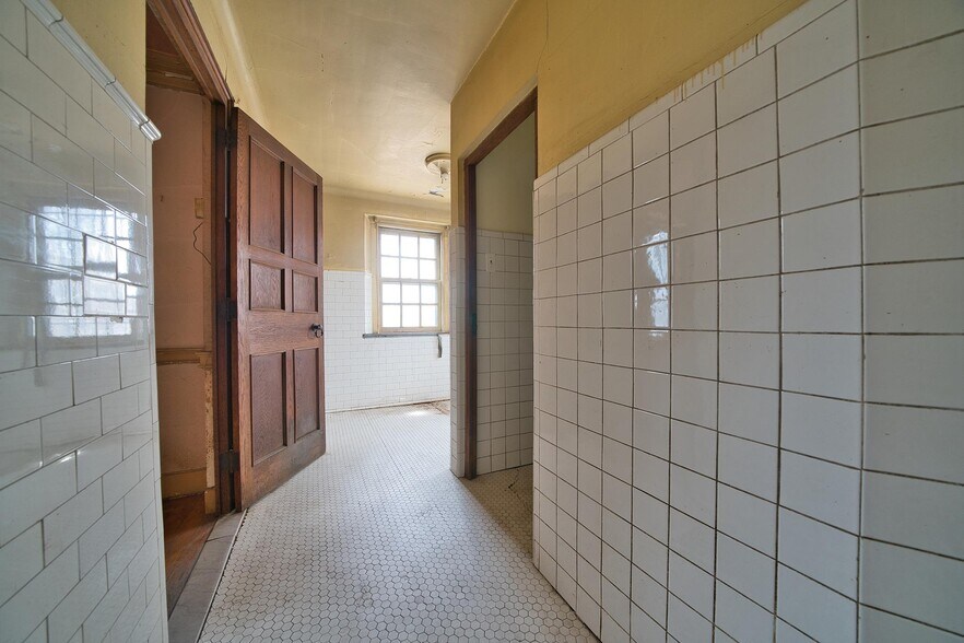 More Photos Of 1989 W Grand Blvd, Detroit Office Residential For Sale