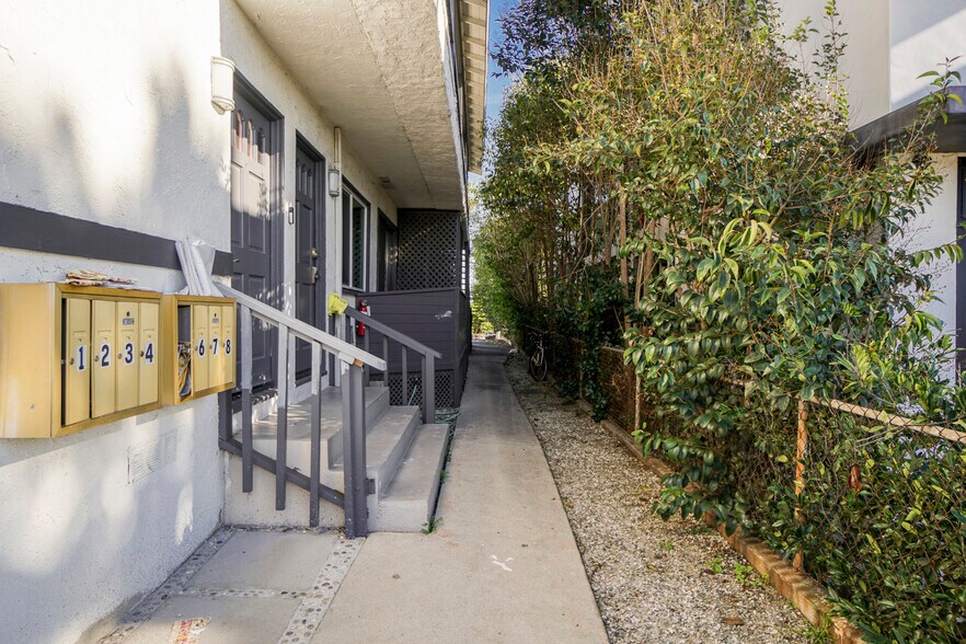 More Photos Of 240 3rd Ave, Venice Apartments For Sale