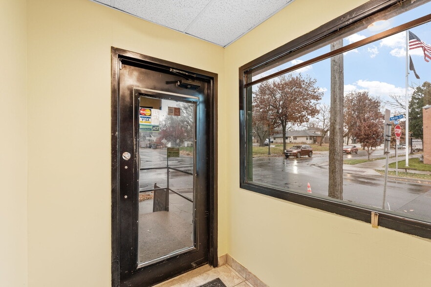 More Photos Of 5554 34th Ave S, Minneapolis Restaurant For Sale