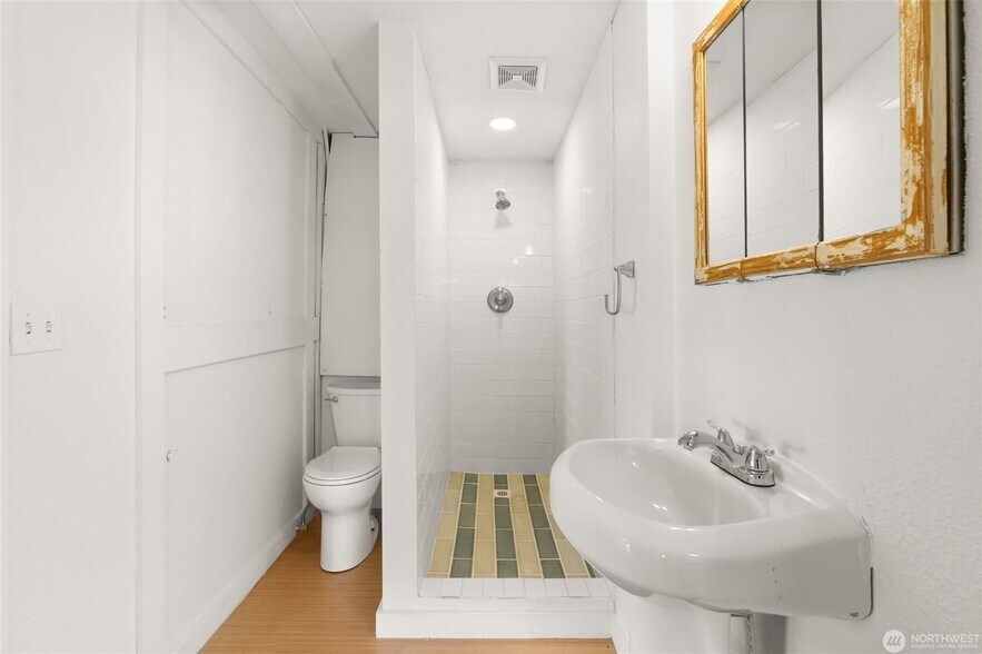 More Photos Of 4705 Pacific Way, Seaview Freestanding For Sale