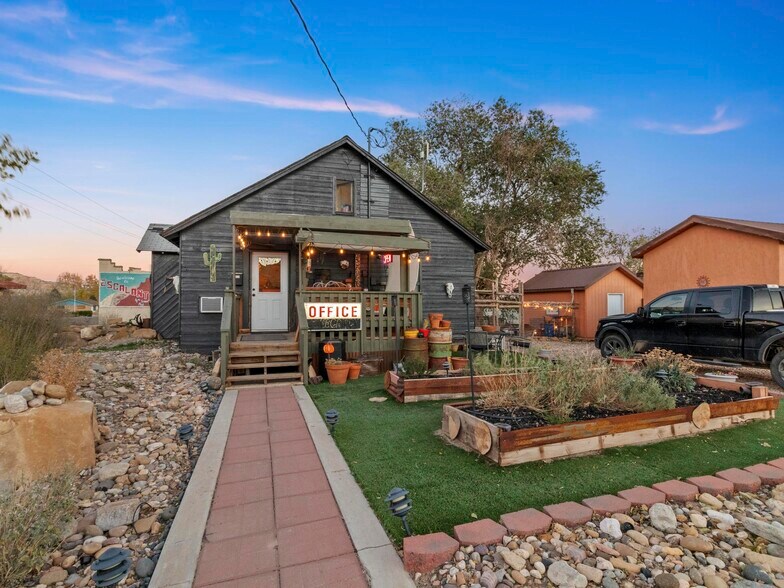 More Photos Of 475 W Main St, Escalante Hotel For Sale