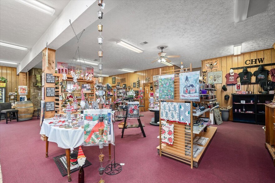 More Photos Of 78 Chestnut Hill Rd, Crossville Freestanding For Sale