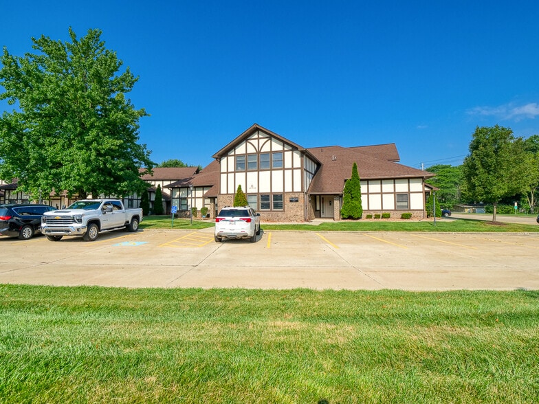 More Photos Of 10850 Pearl Rd, Strongsville Office For Sale