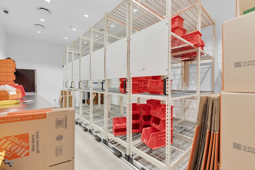 More Photos Of 132 Duval St, Key West Restaurant For Lease