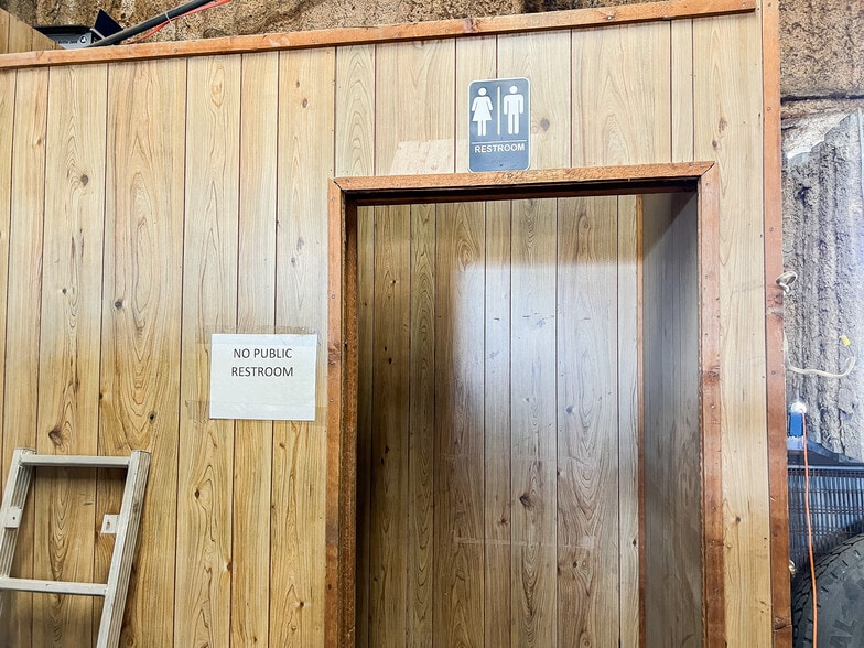 More Photos Of 1106 W Main St, Olney Auto Repair For Sale