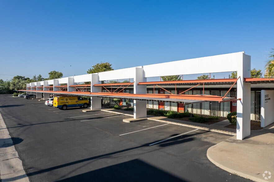 More Photos Of 8230 E Broadway Blvd, Tucson Medical For Sale