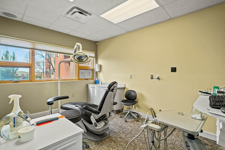 More Photos Of 404 Kiva Ct, Santa Fe Medical For Lease