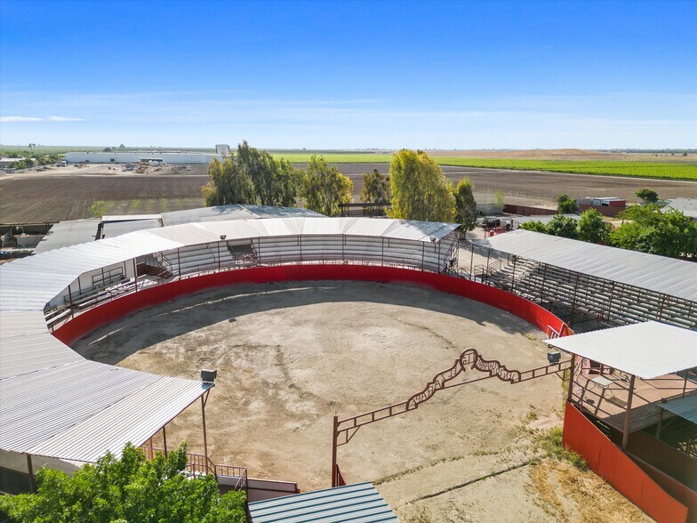 More Photos Of 11475 Garzoli Ave, Delano Horse Stables For Sale