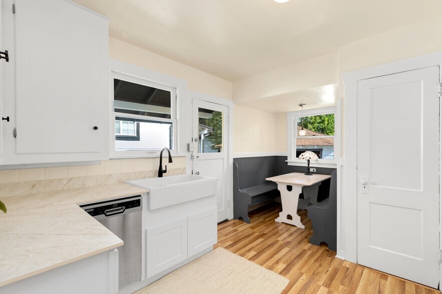 More Photos Of 410 N 46th St, Seattle Apartments For Sale