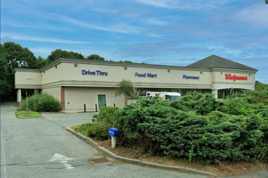 More Photos Of 85 Huttleston Ave, Fairhaven Drugstore For Lease