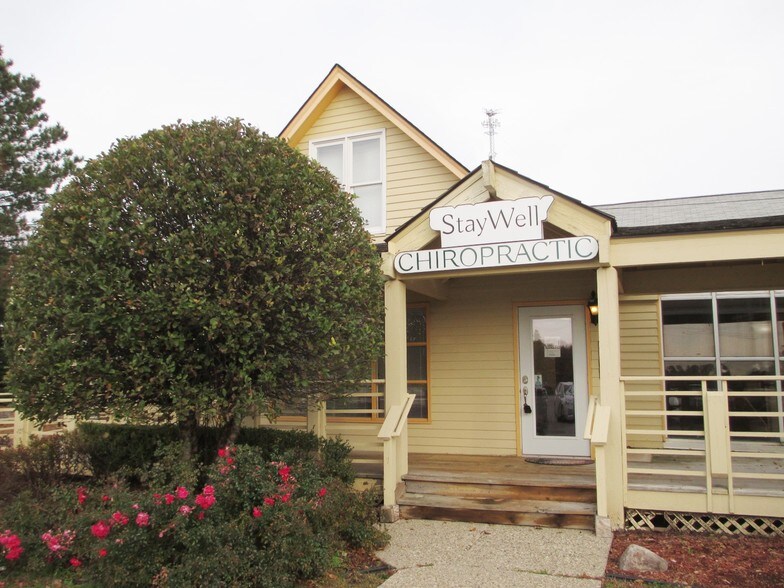 More Photos Of 41990-42050 Grand River Ave, Novi General Retail For Sale