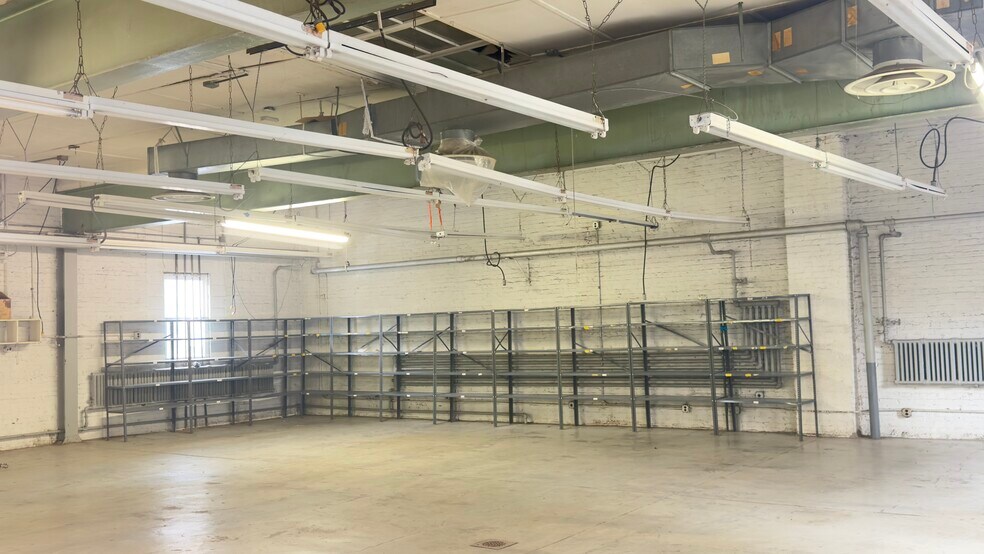 More Photos Of 327-333 53rd St, West New York Warehouse For Lease