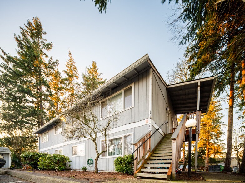 More Photos Of 340 S Locust St, Canby Apartments For Sale