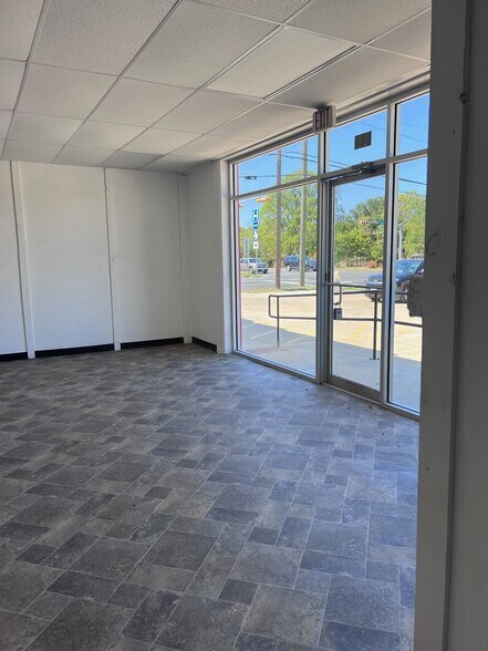 More Photos Of 1005 E Main St, Nacogdoches Storefront Retail Office For Sale