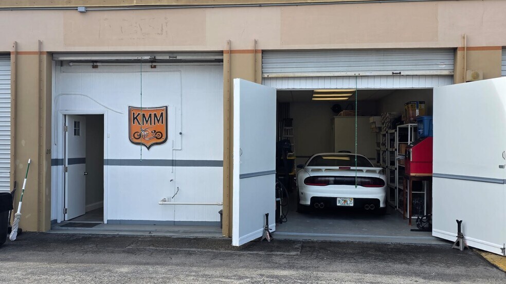 More Photos Of 14055 SW 142nd Ave, Miami Self Storage For Sale