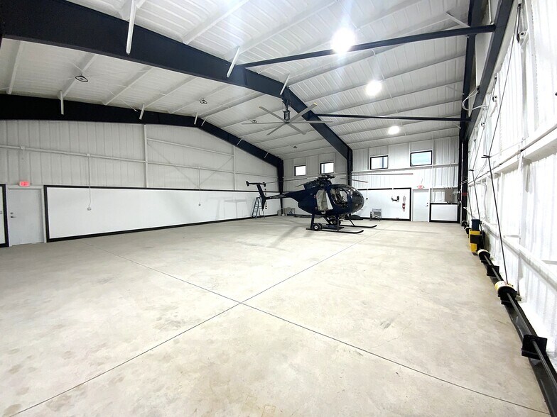 Primary Photo Of 2212 Airport dr, Gainesville Specialty For Sale