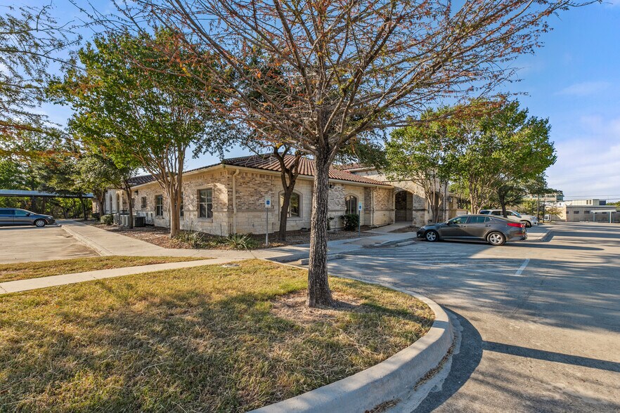 More Photos Of 9502 Huebner Rd, San Antonio Medical For Lease