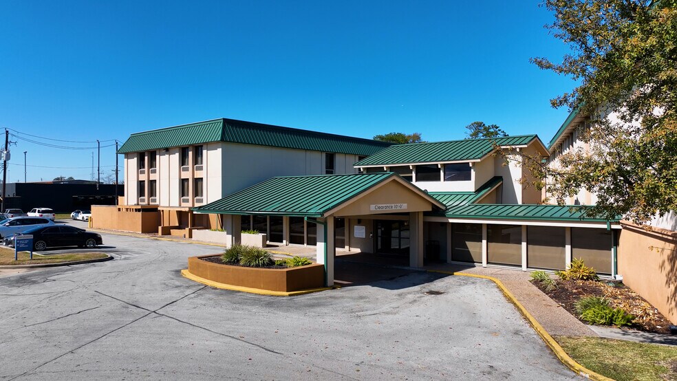 Primary Photo Of 2504 North Loop W, Houston Hotel For Sale