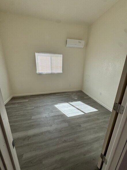 More Photos Of 3600 Glenn, Kingman Auto Repair For Lease