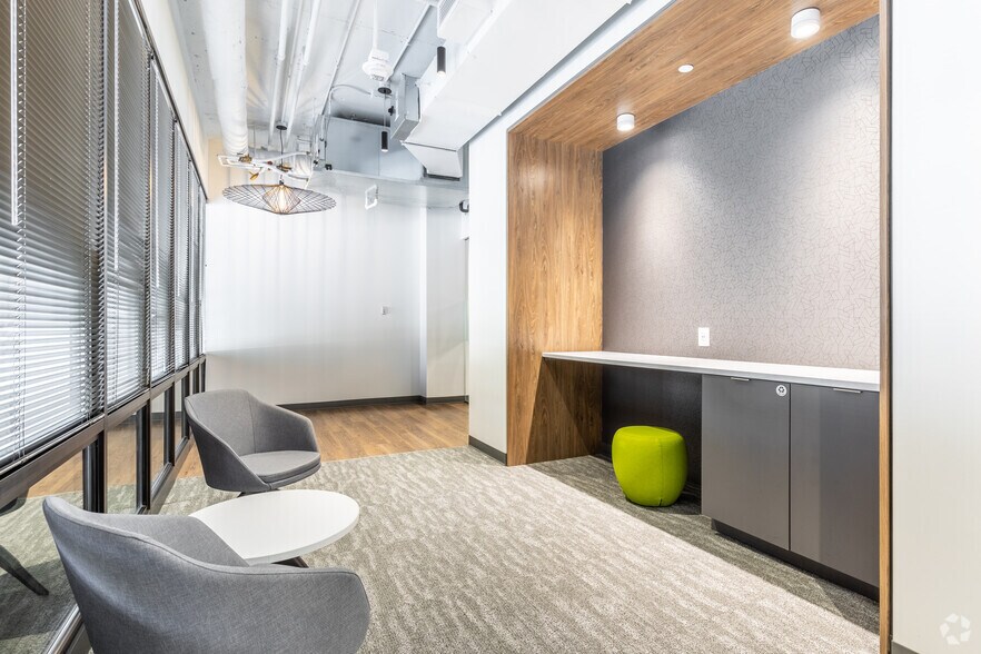 More Photos Of 1945 Old Gallows Rd, Vienna Medical For Lease