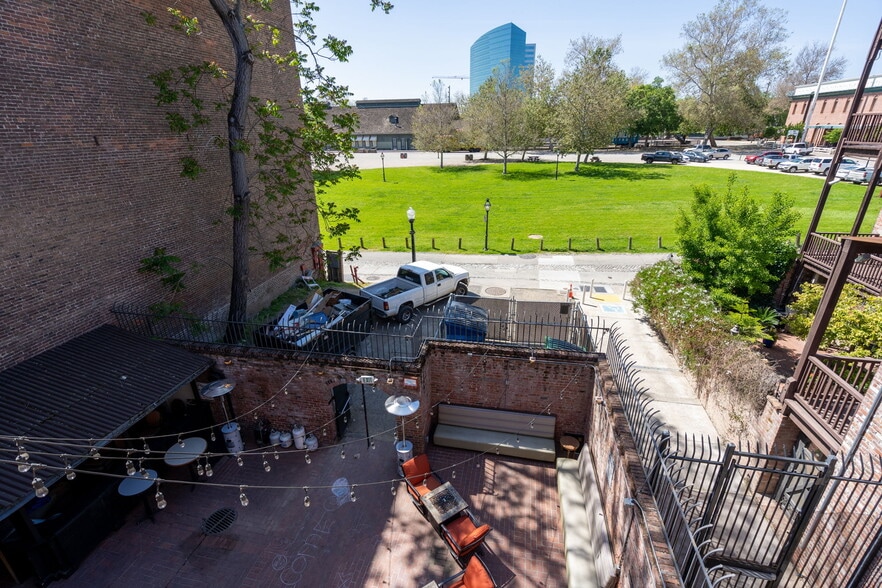 More Photos Of 910 2nd St, Sacramento Bar For Sale