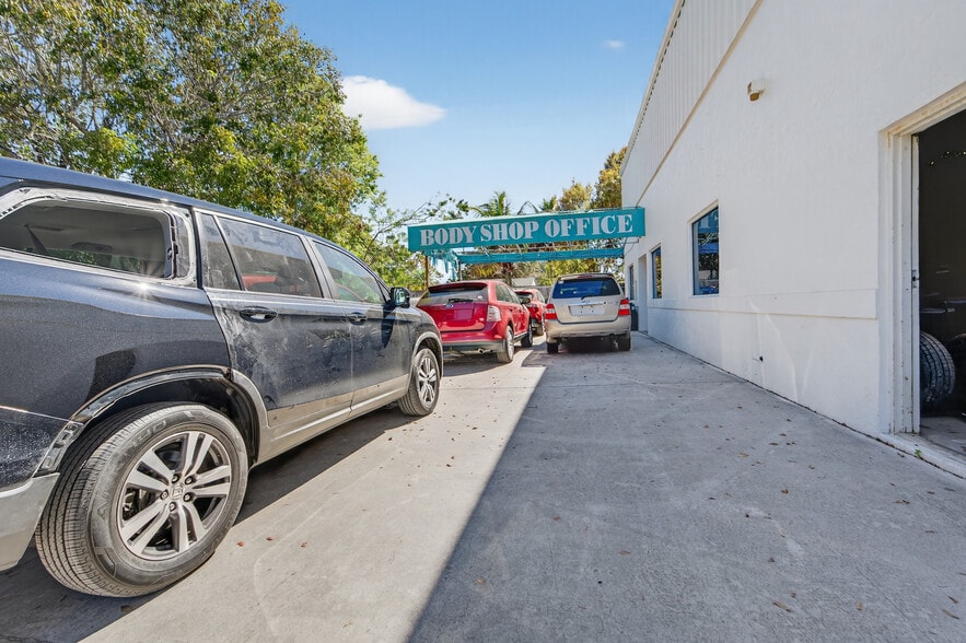 More Photos Of 170 Business Park Way, Royal Palm Beach Warehouse For Lease
