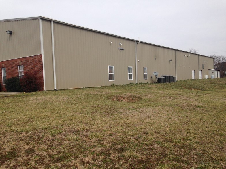 More Photos Of 141 Vanderbilt Ct, Bowling Green Industrial For Sale