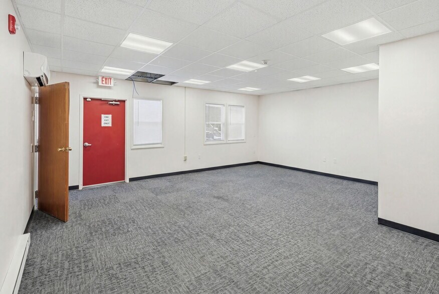 More Photos Of 540-544 Douglas Ave, Providence Office For Sale