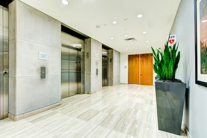 More Photos Of 2900 Esperanza Crossing, Austin Office For Lease