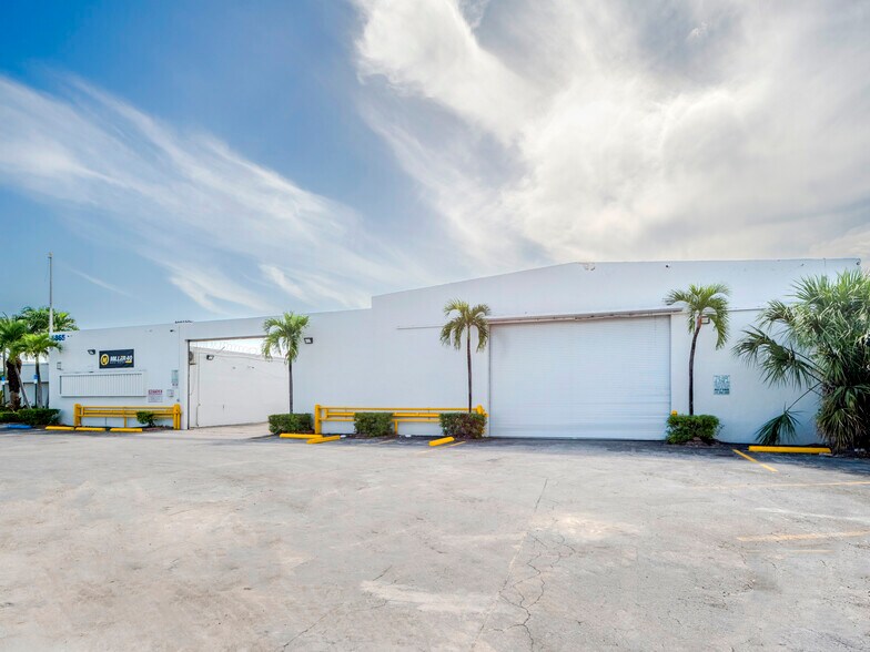 More Photos Of 6865 NW 36th Ave, Miami Manufacturing For Sale