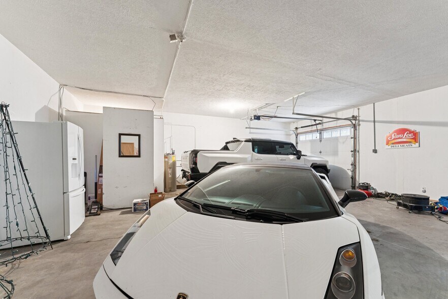 More Photos Of 630 W Elkhorn St, Arlington Freestanding For Sale