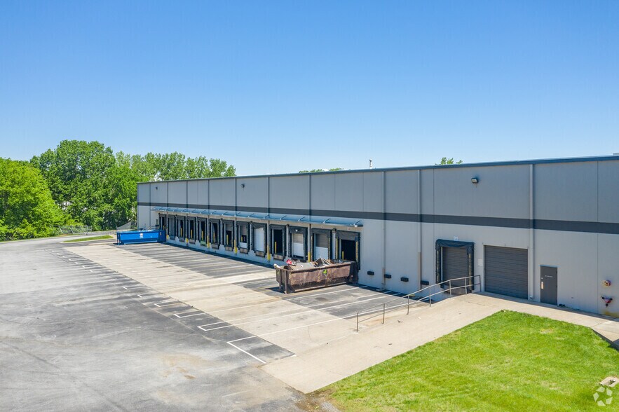 More Photos Of 1375 Heil Quaker Blvd, La Vergne Distribution For Lease