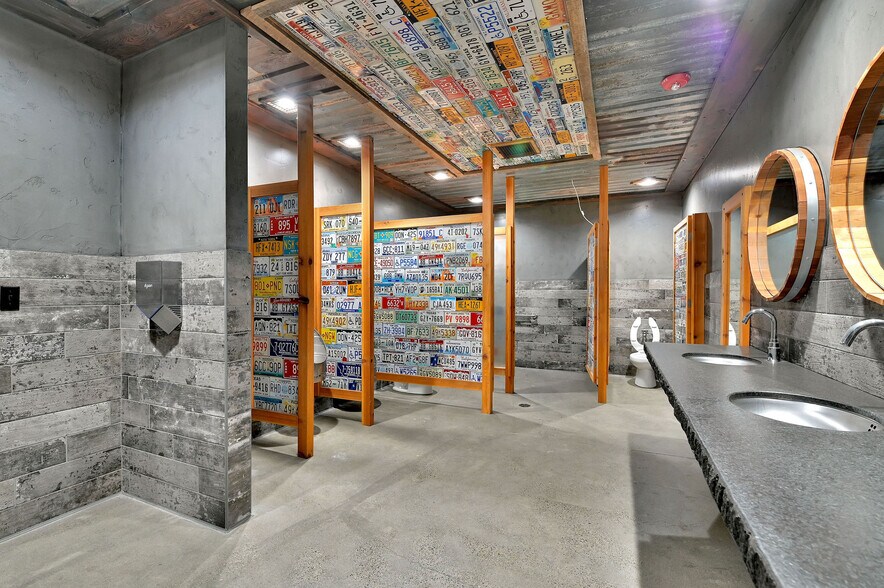 More Photos Of 208 S Green St, Sonora Restaurant For Sale