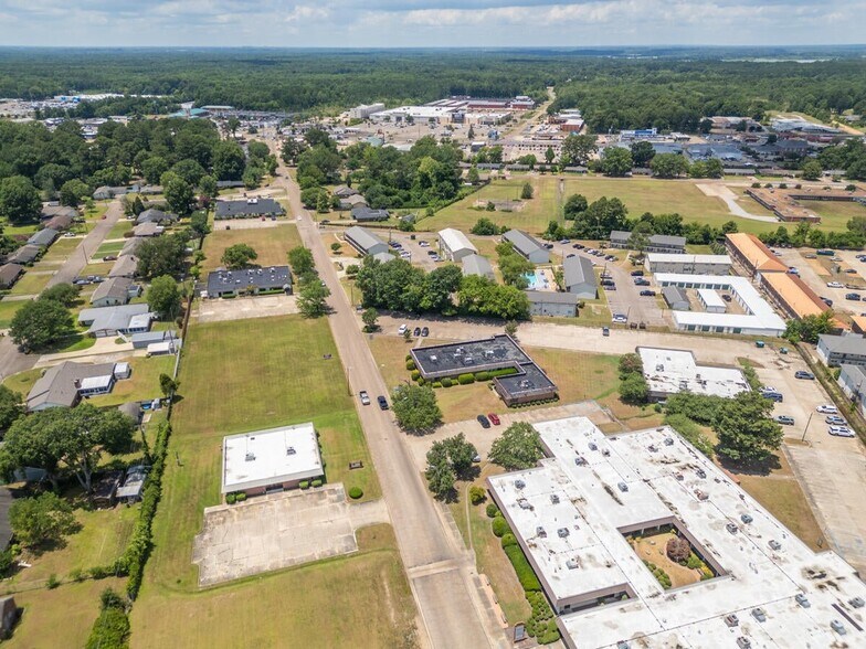 More Photos Of 428 Hospital Drive, Columbus Medical For Sale