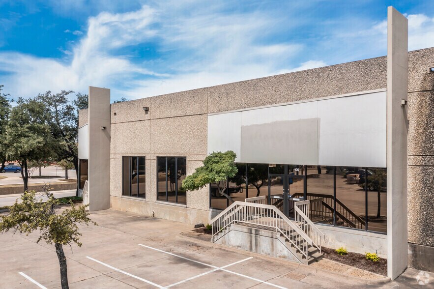 More Photos Of 10630 Newkirk St, Dallas Warehouse For Lease