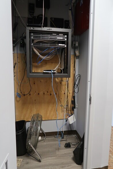 More Photos Of 4146 Main St, Flushing Office For Lease