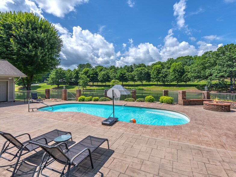 More Photos Of 355 Johnson Dr, Canton Specialty For Sale