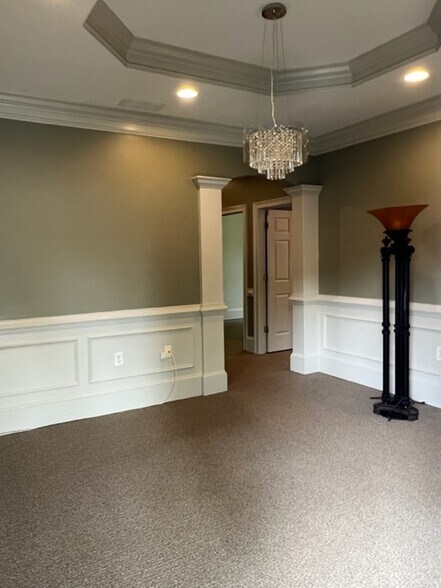 More Photos Of 2440 Sandy Plains Rd, Marietta Medical For Lease