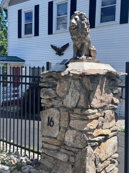 More Photos Of 16 Concord Hill Rd, Pittsfield Office For Sale