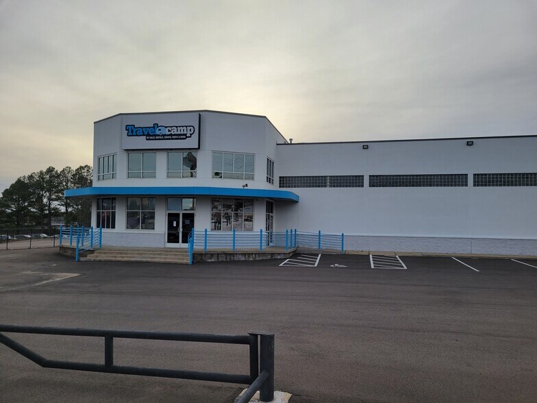 More Photos Of 2471 Covington Pike, Memphis General Retail For Sale