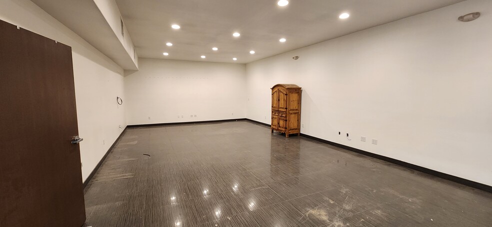 More Photos Of 1709 Stocker St, North Las Vegas Warehouse For Lease