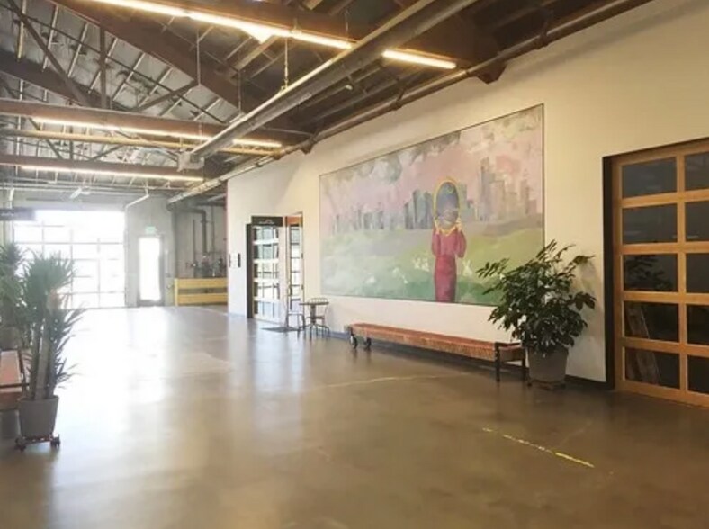 More Photos Of 2117 NE Oregon St, Portland Showroom For Lease