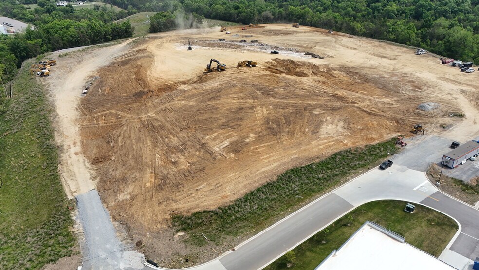 More Photos Of 900 Airpark Commerce Dr, Nashville Unknown For Lease