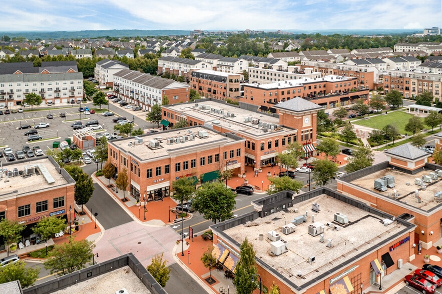 More Photos Of 19301-19329 Winmeade Dr, Leesburg Storefront Retail Office For Lease
