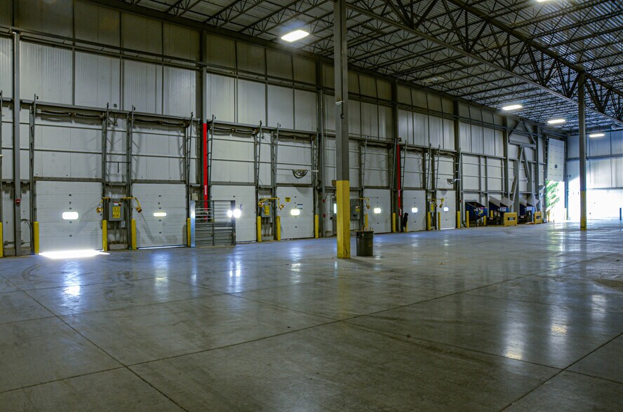 More Photos Of 210 Ski Village Dr, Mount Shasta Distribution For Lease